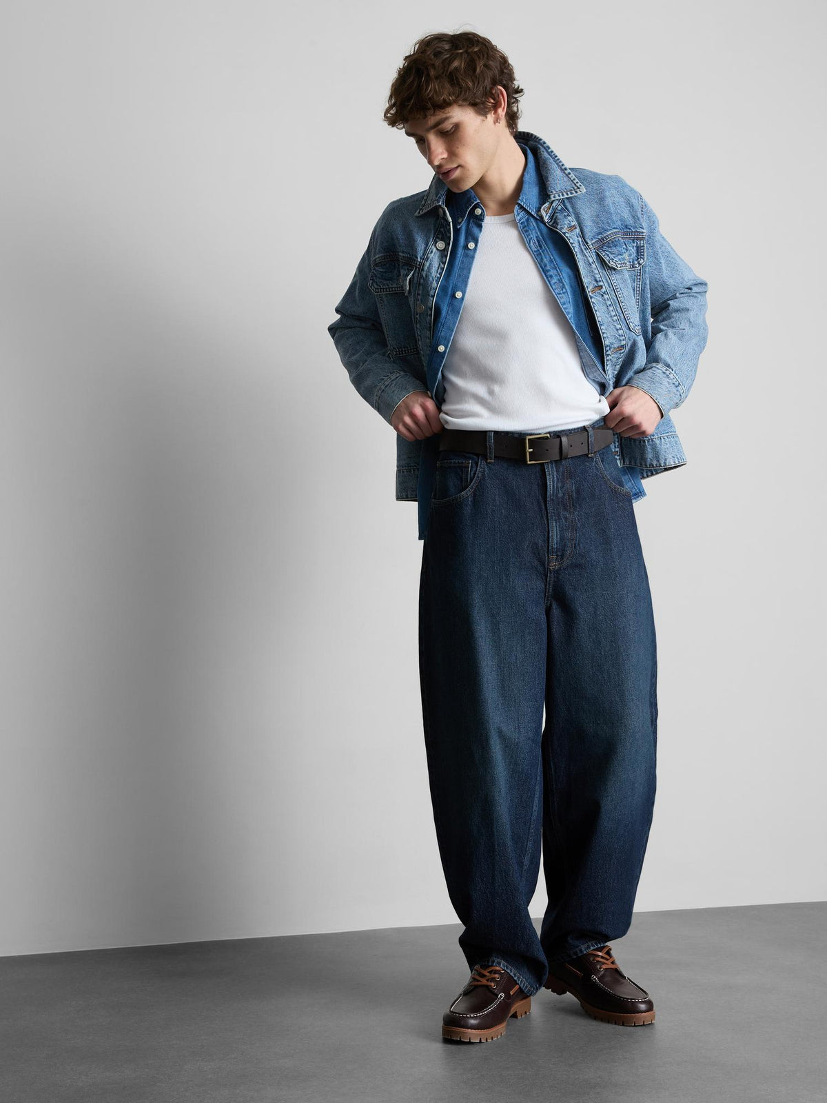 Mid-Rise Barrel Jeans - Blue