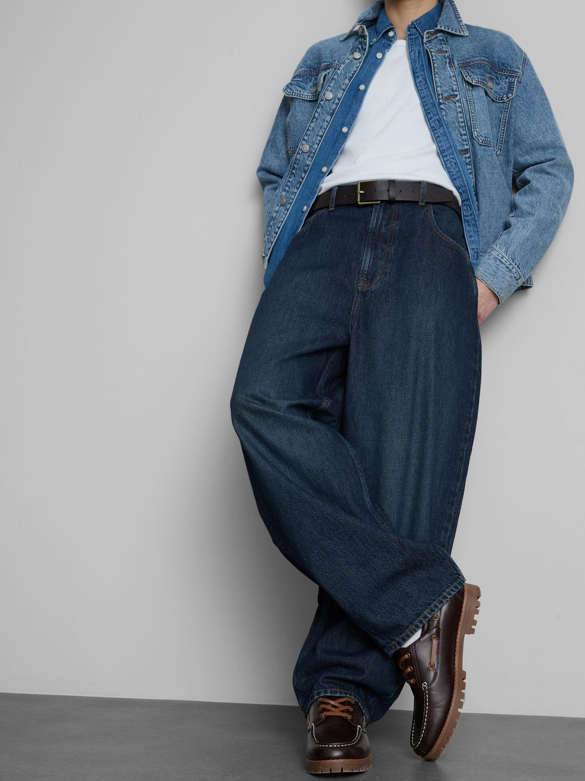 Mid-Rise Barrel Jeans - Blue