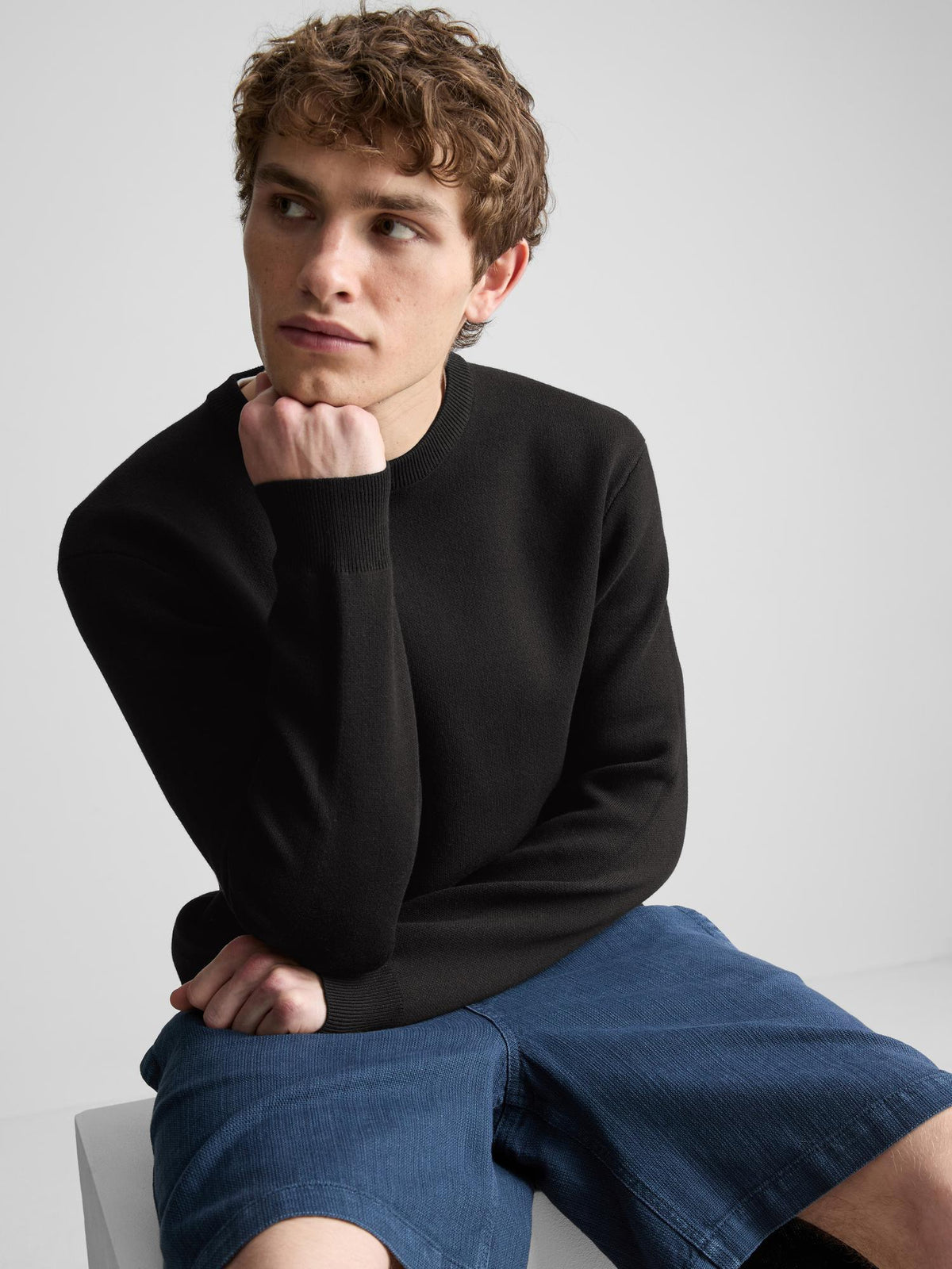 Crew Neck Jumper - Black