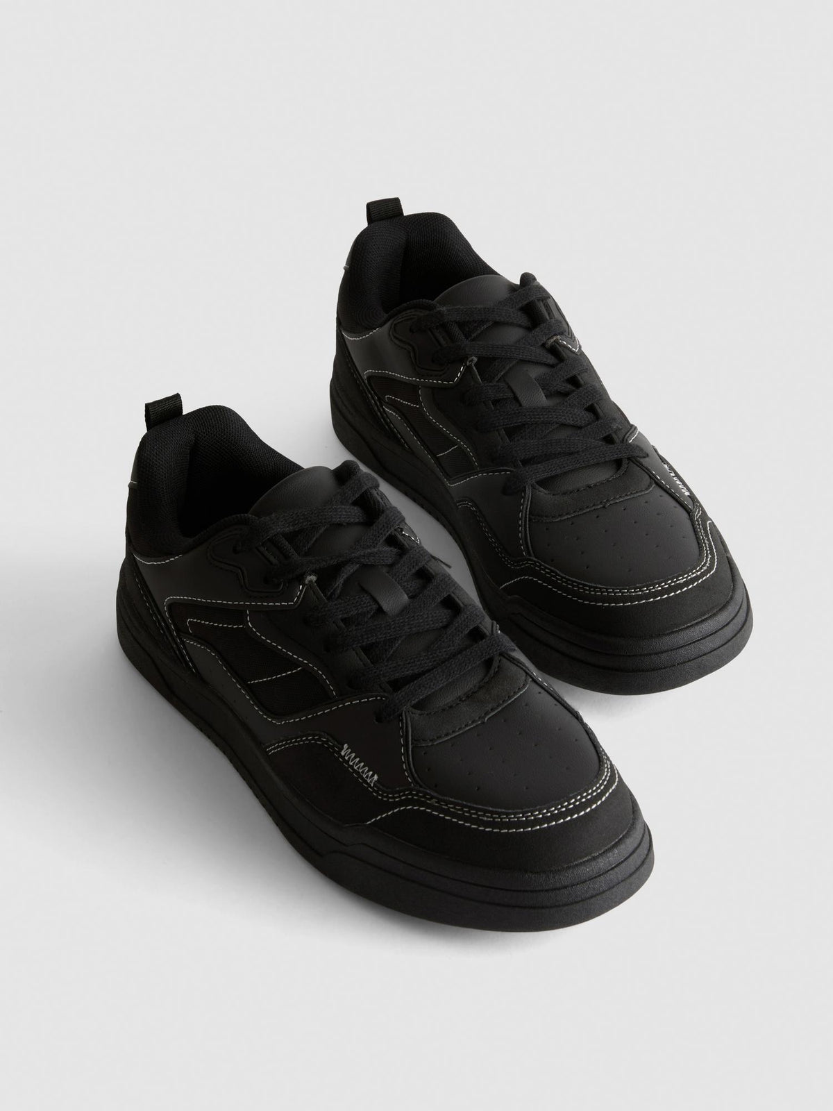 Contrast Stitch Low-Top Trainers - Black