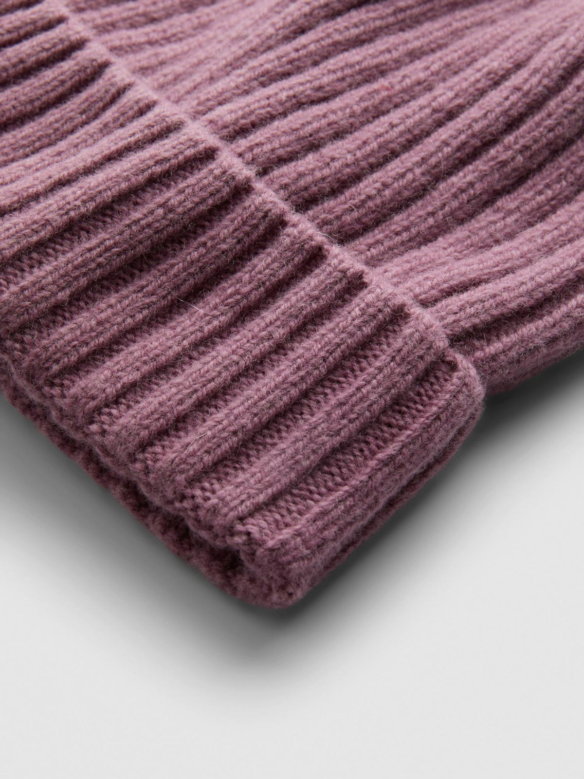 The Edit Pure Wool Beanie - Purple
