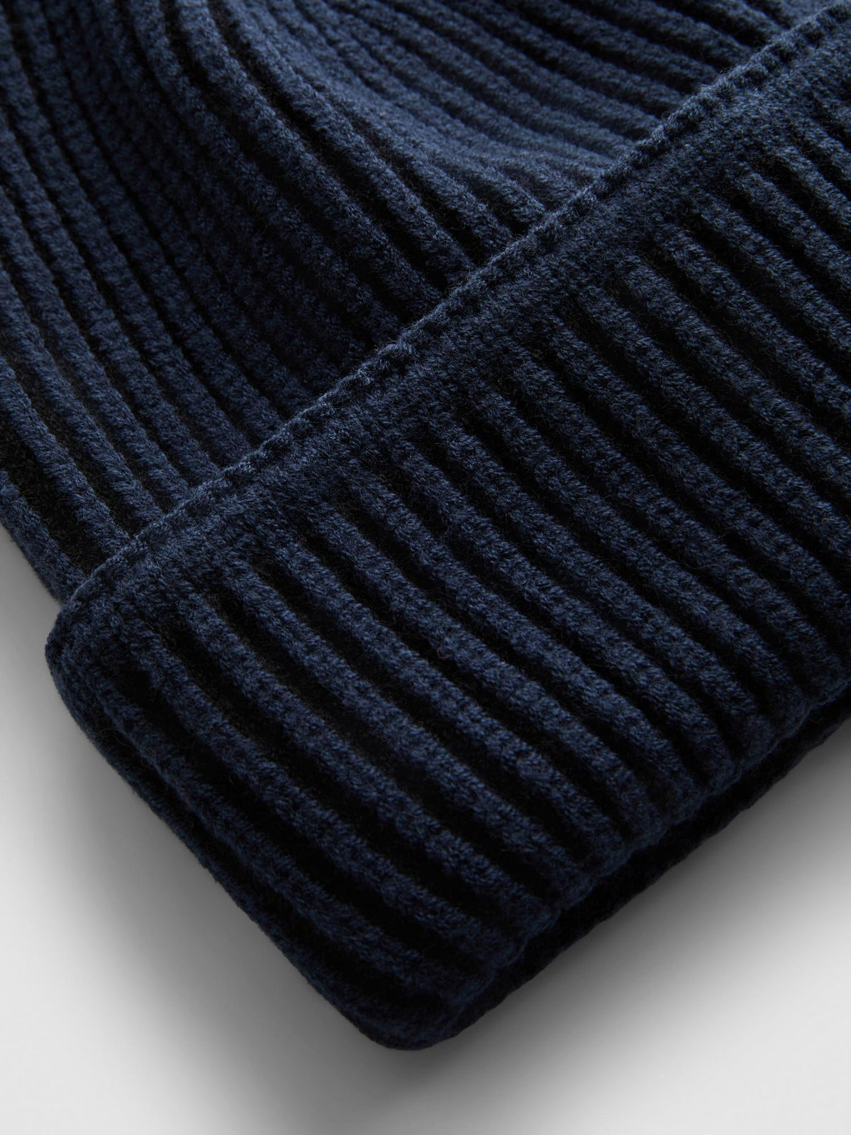 The Edit Ribbed Beanie Hat - Navy
