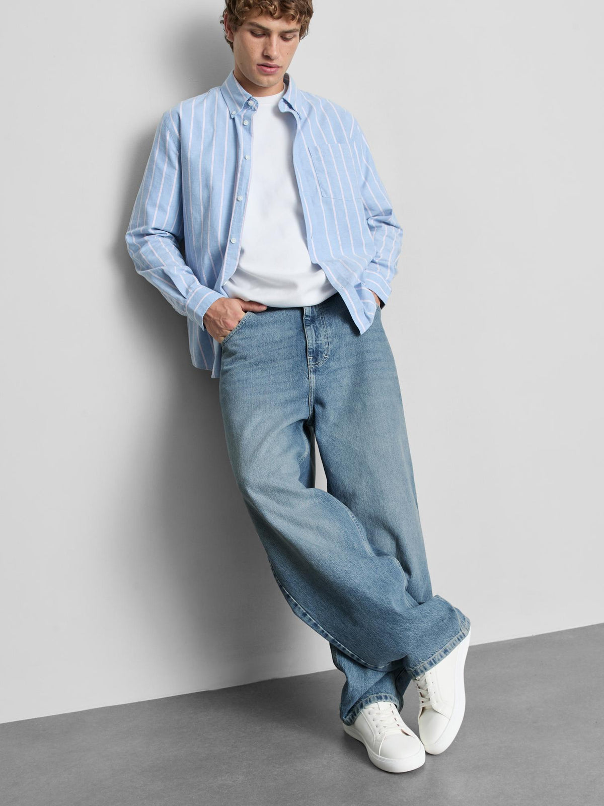 Mid-Rise Baggy Jeans - Light Blue