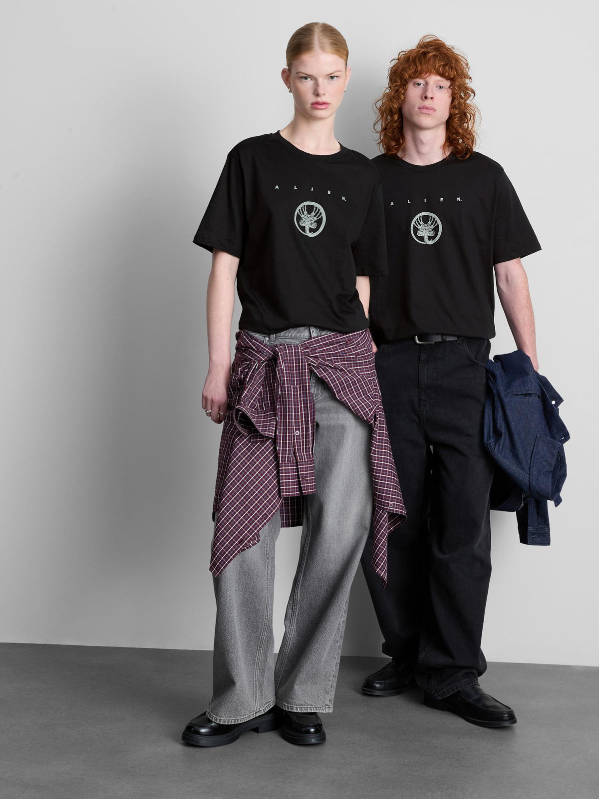 Alien Pure Cotton Graphic T-Shirt - Black