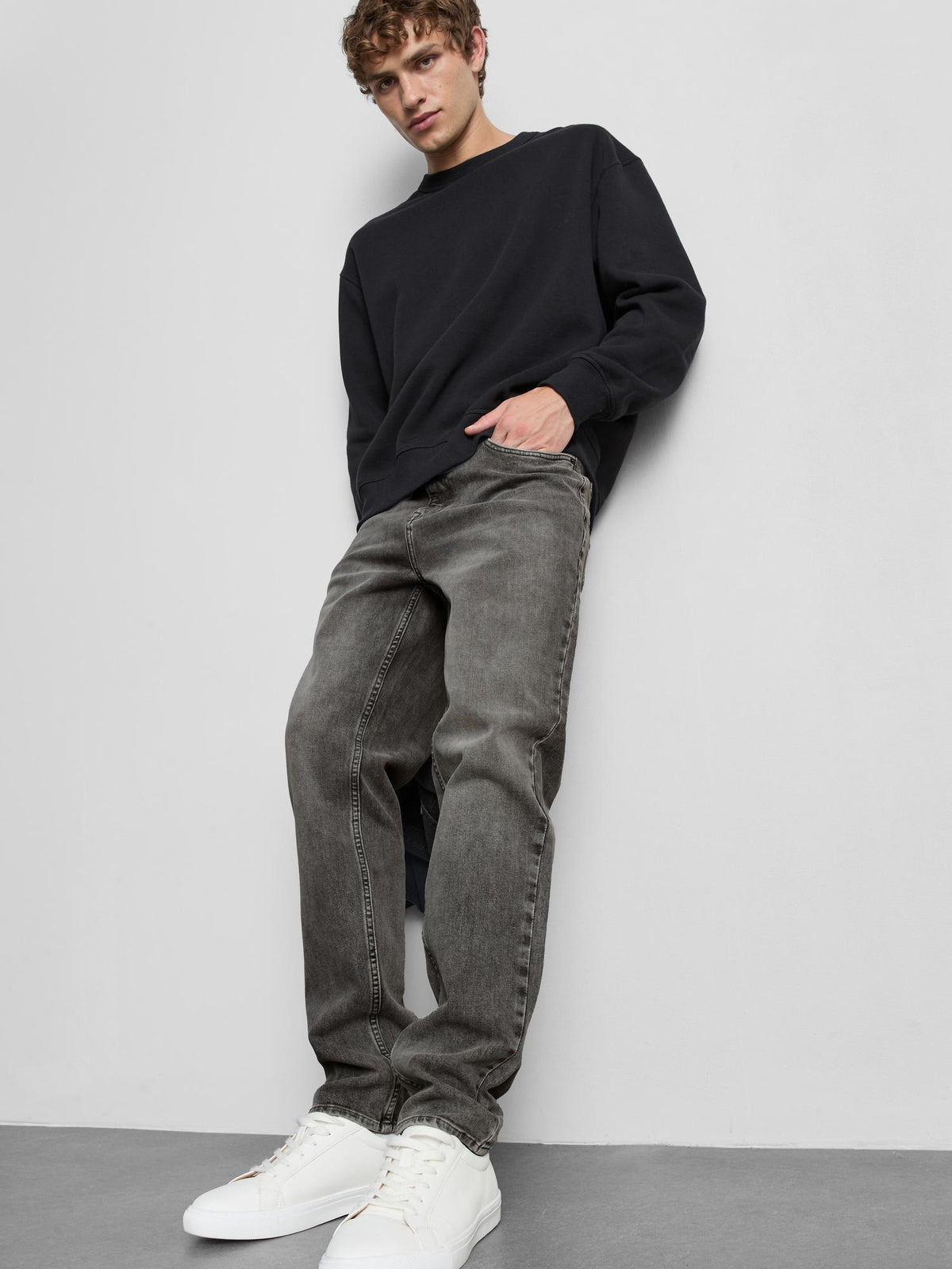 Mid-Rise Slim Fit Jeans - Grey