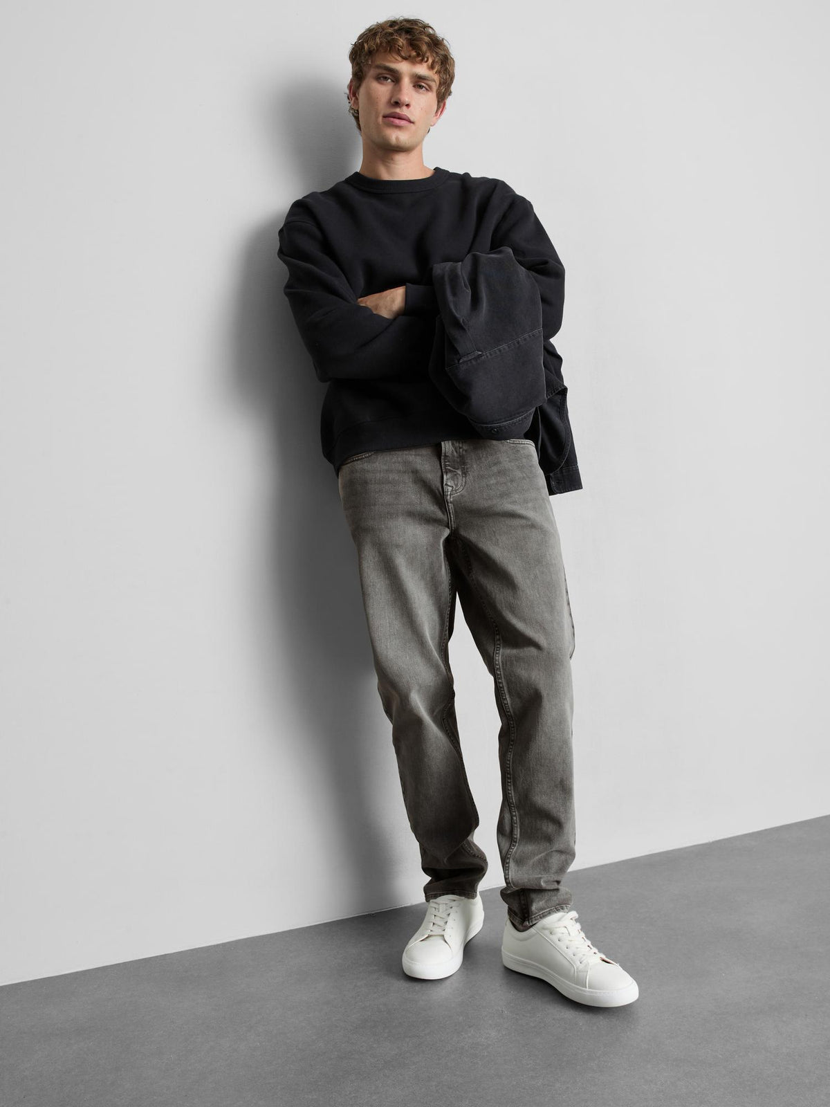 Mid-Rise Slim Fit Jeans - Grey