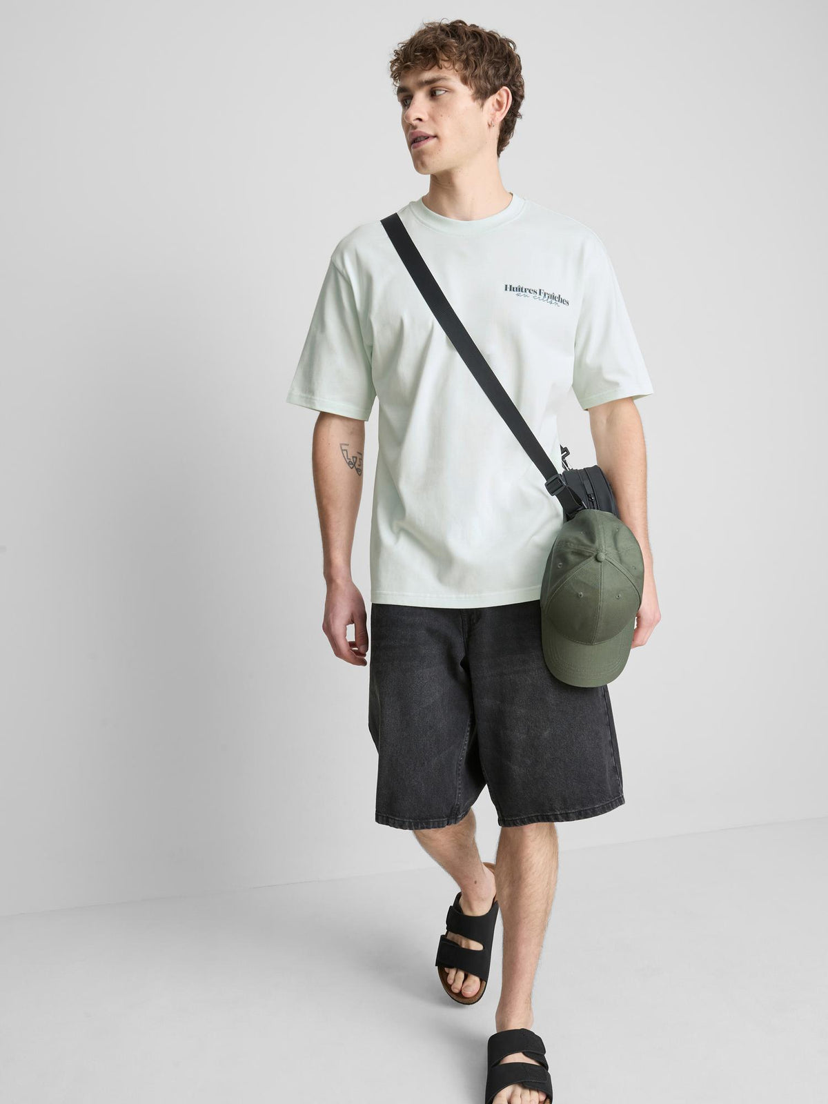 Oyster Graphic T-Shirt - Light Blue